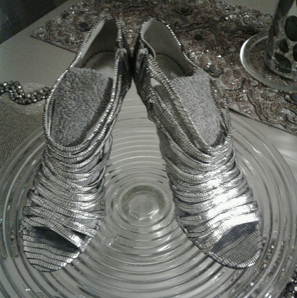 Nina's  7 1/2 Silver Strap Shoe